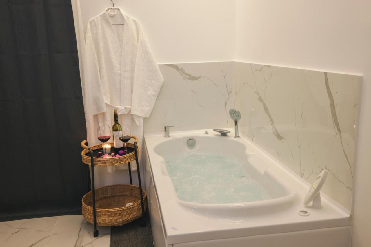 Apollo 2 Bd Jacuzzi Suite Atenas Exterior foto