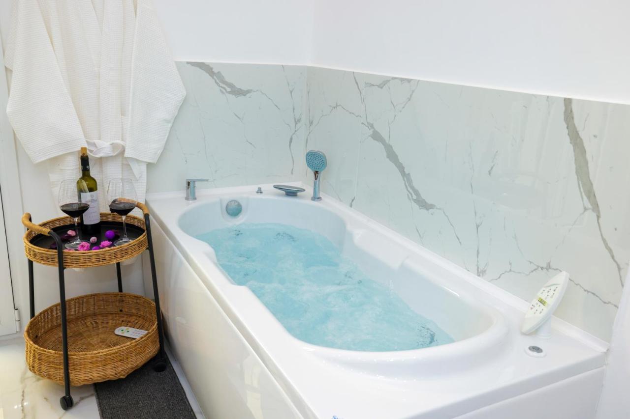 Apollo 2 Bd Jacuzzi Suite Atenas Exterior foto